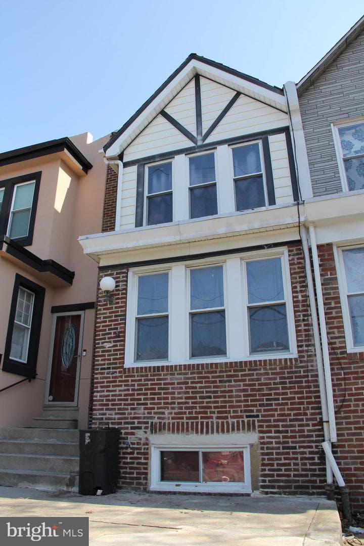 4621 G Street photo 1
