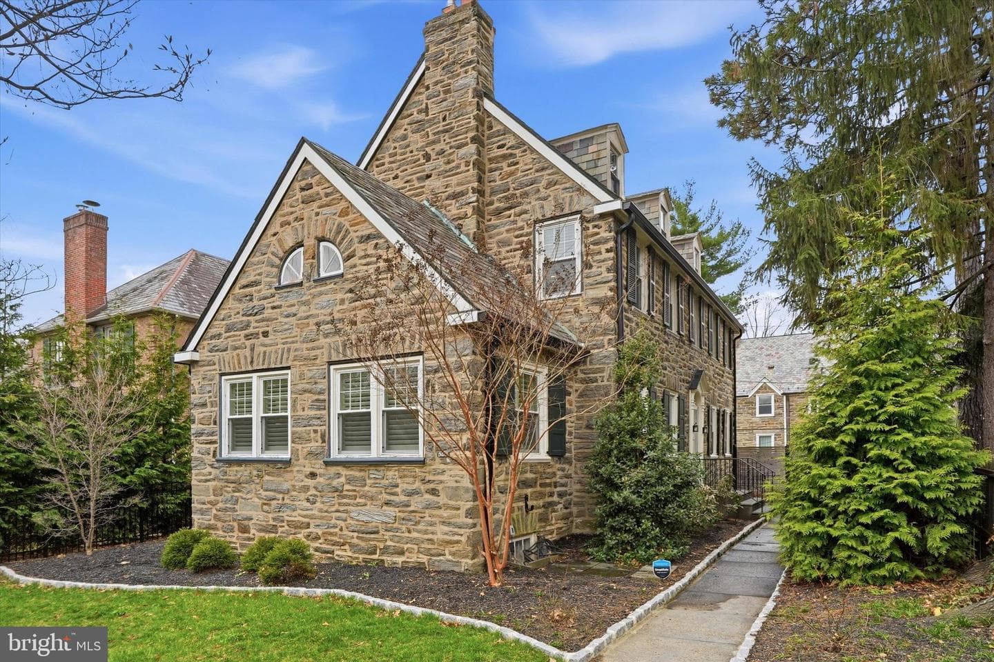 507 E Murdoch Road photo 1