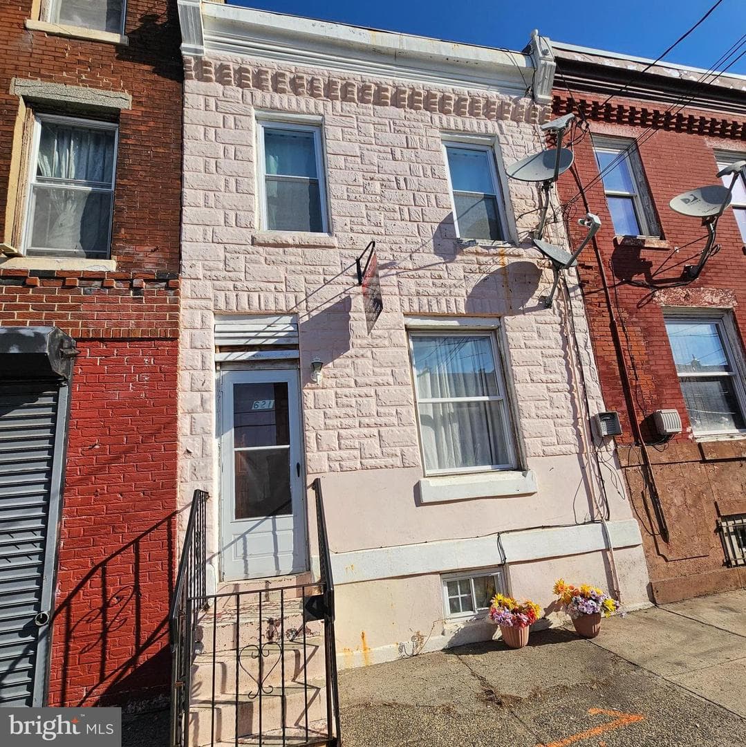 621 W Tioga Street