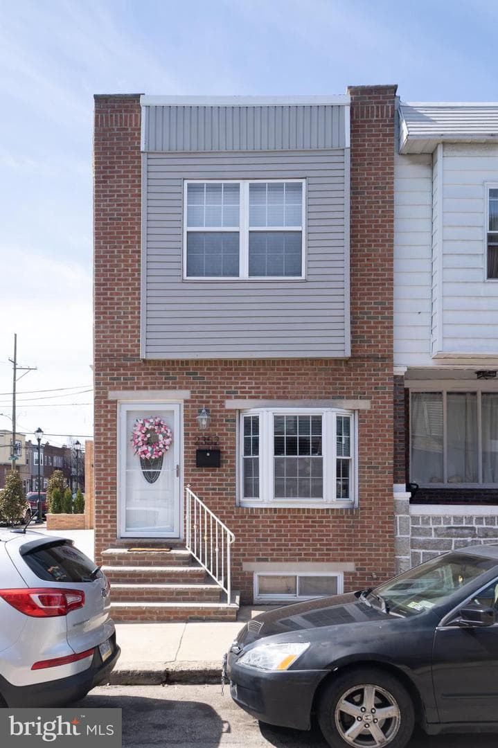 2352 S Lee Street photo 1