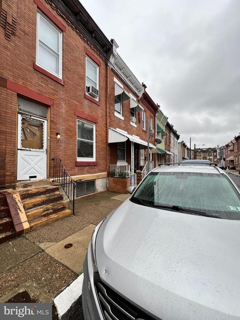 2735 N Taylor Street photo 1