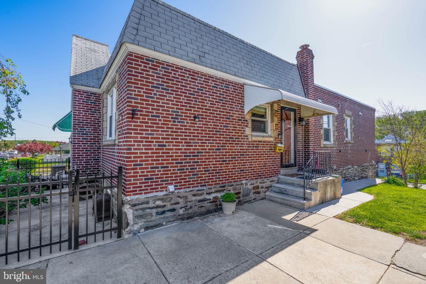 7847 Brous Avenue photo 1