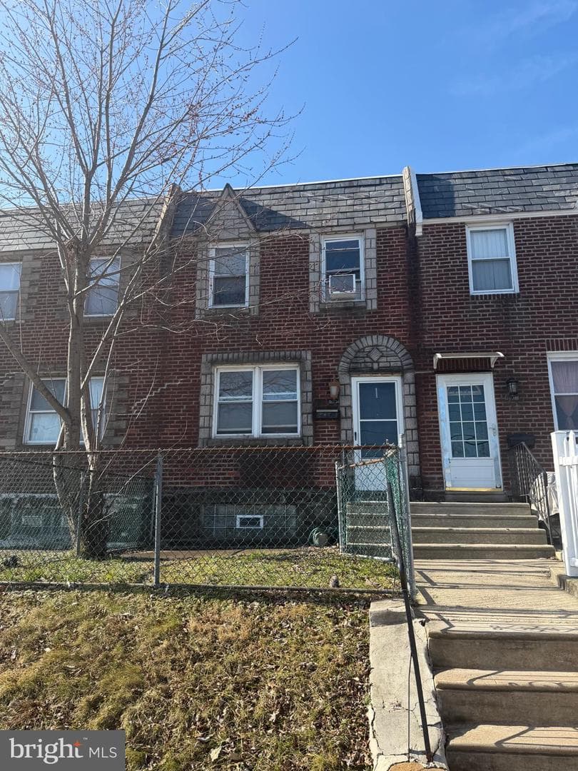 1038 E Howell Street photo 1