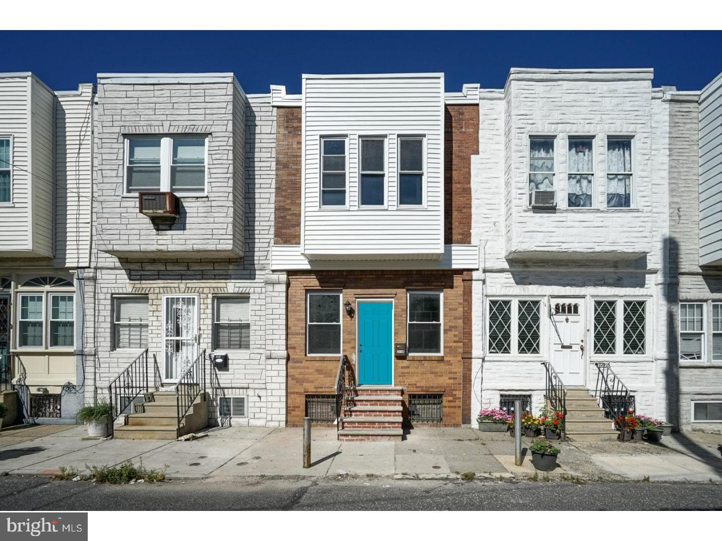 2118 S Lambert Street photo 1