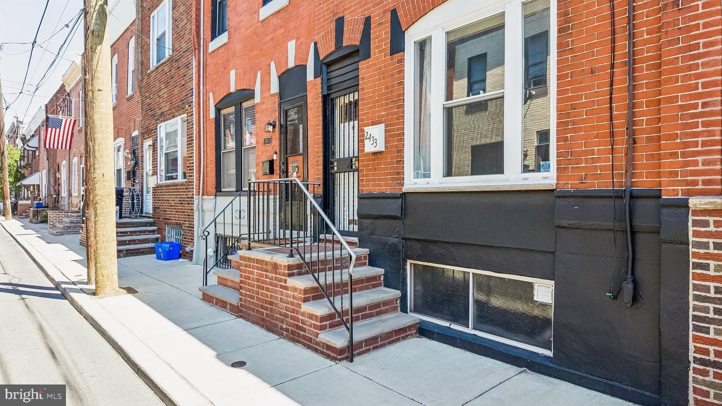 2433 S Mole Street photo 1