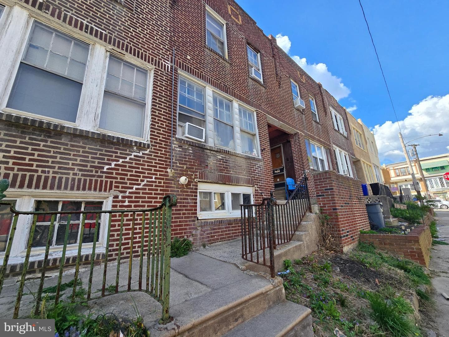 5952 N Leithgow Street photo 1