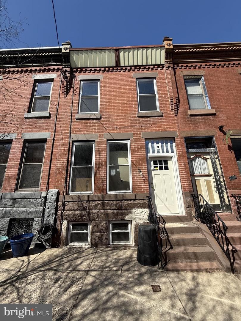 867 E Thompson Street photo 1