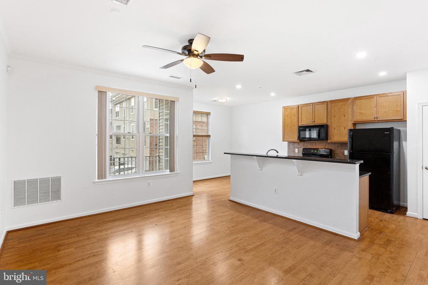 3147 W Thompson Street photo 1