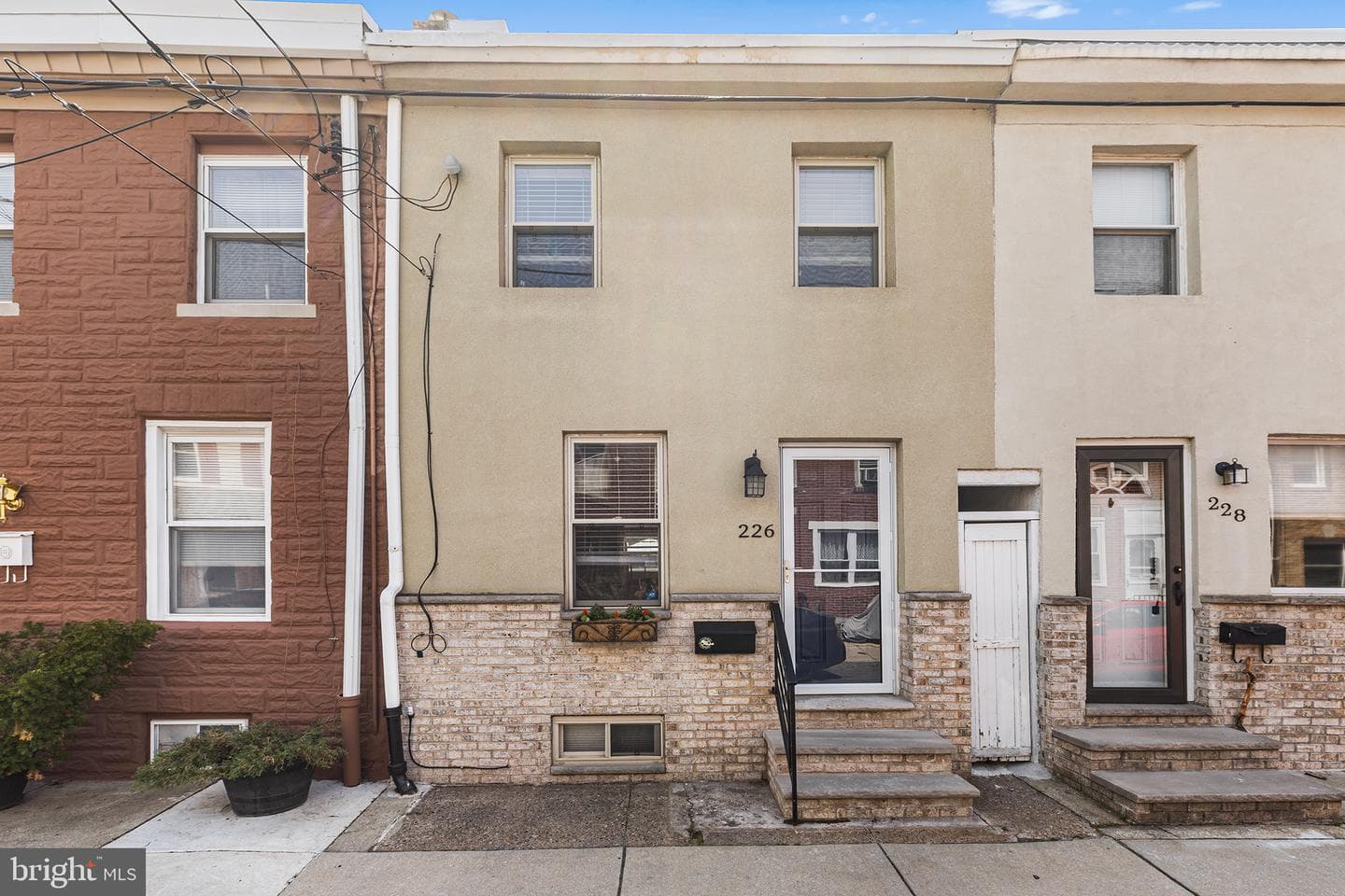 226 Gerritt Street photo 1