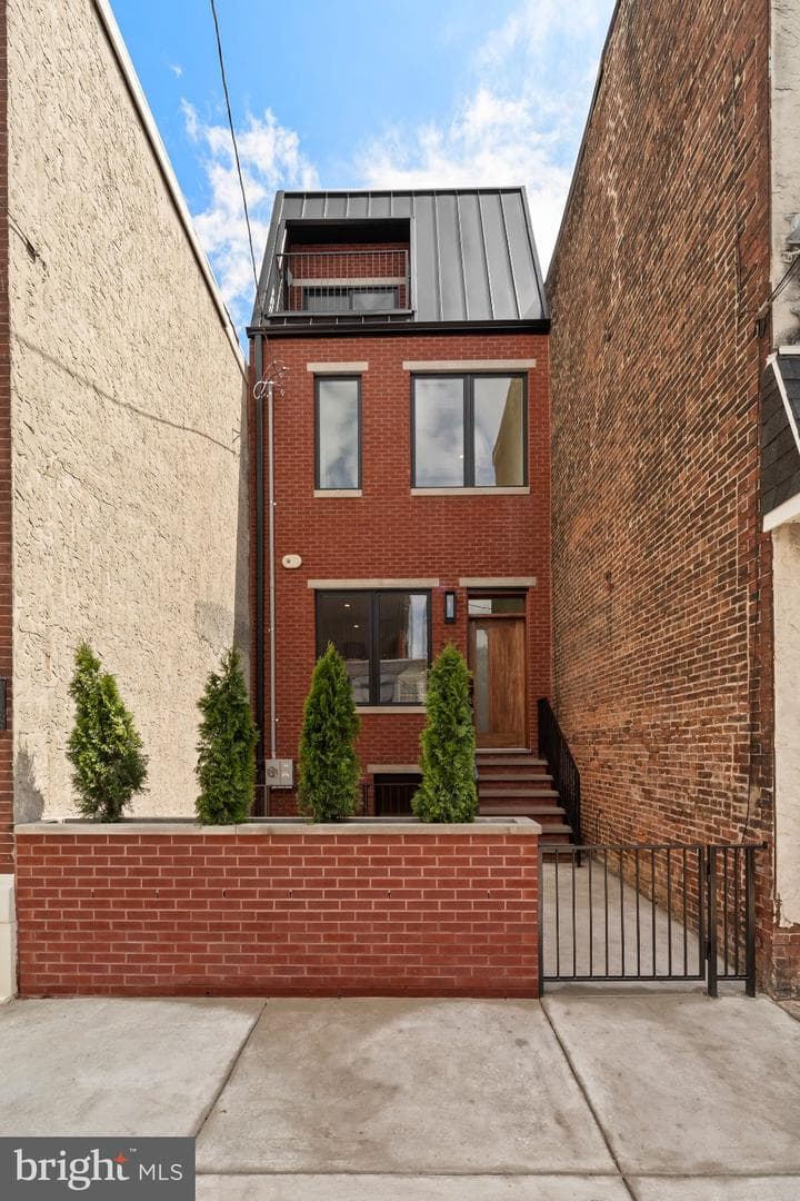 2121 E Sergeant Street