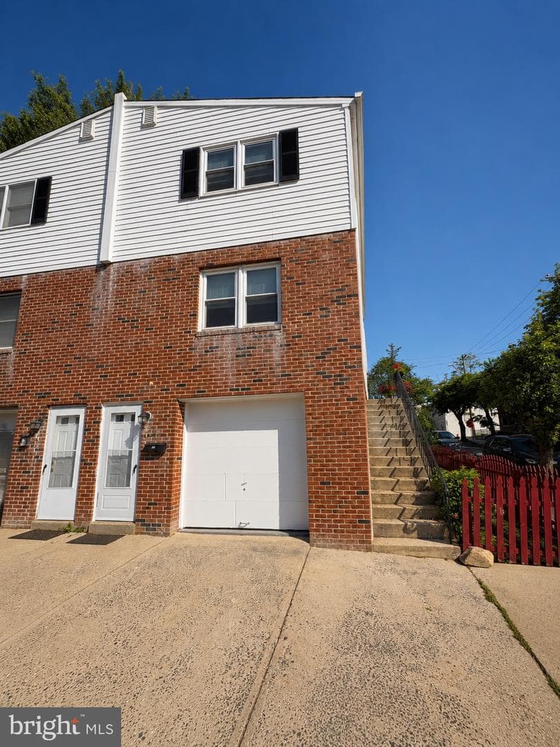 584 Green Lane photo 1