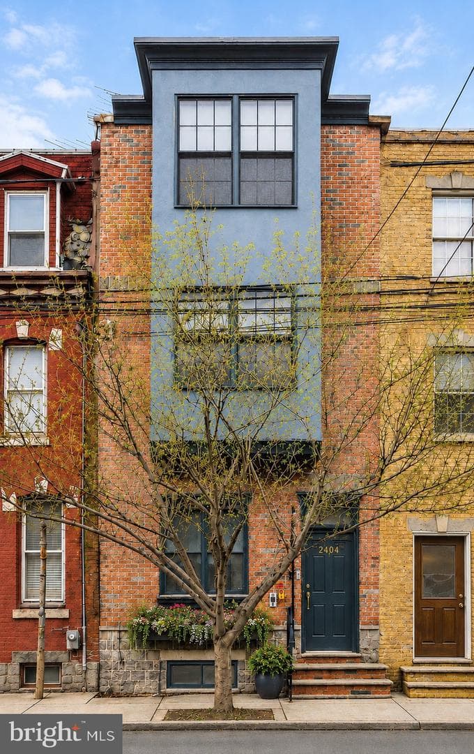 2404 Catharine Street