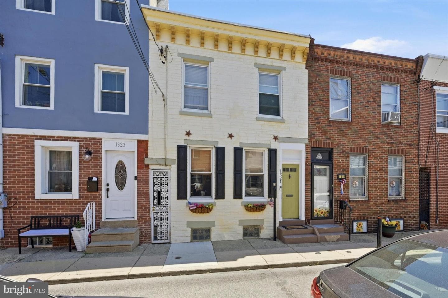 1321 E Oxford Street photo 1