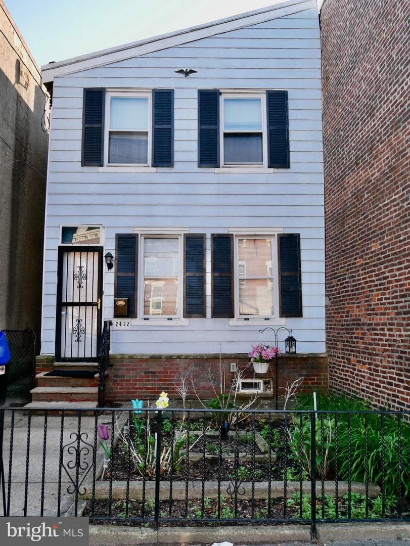 2422 E Somerset