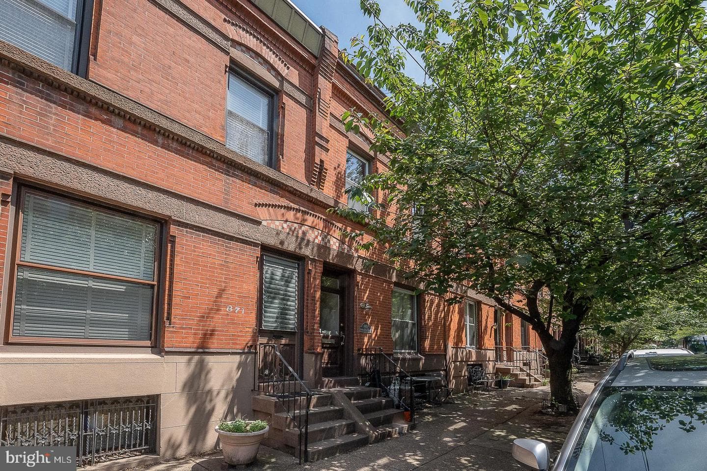 869 N 25th Street