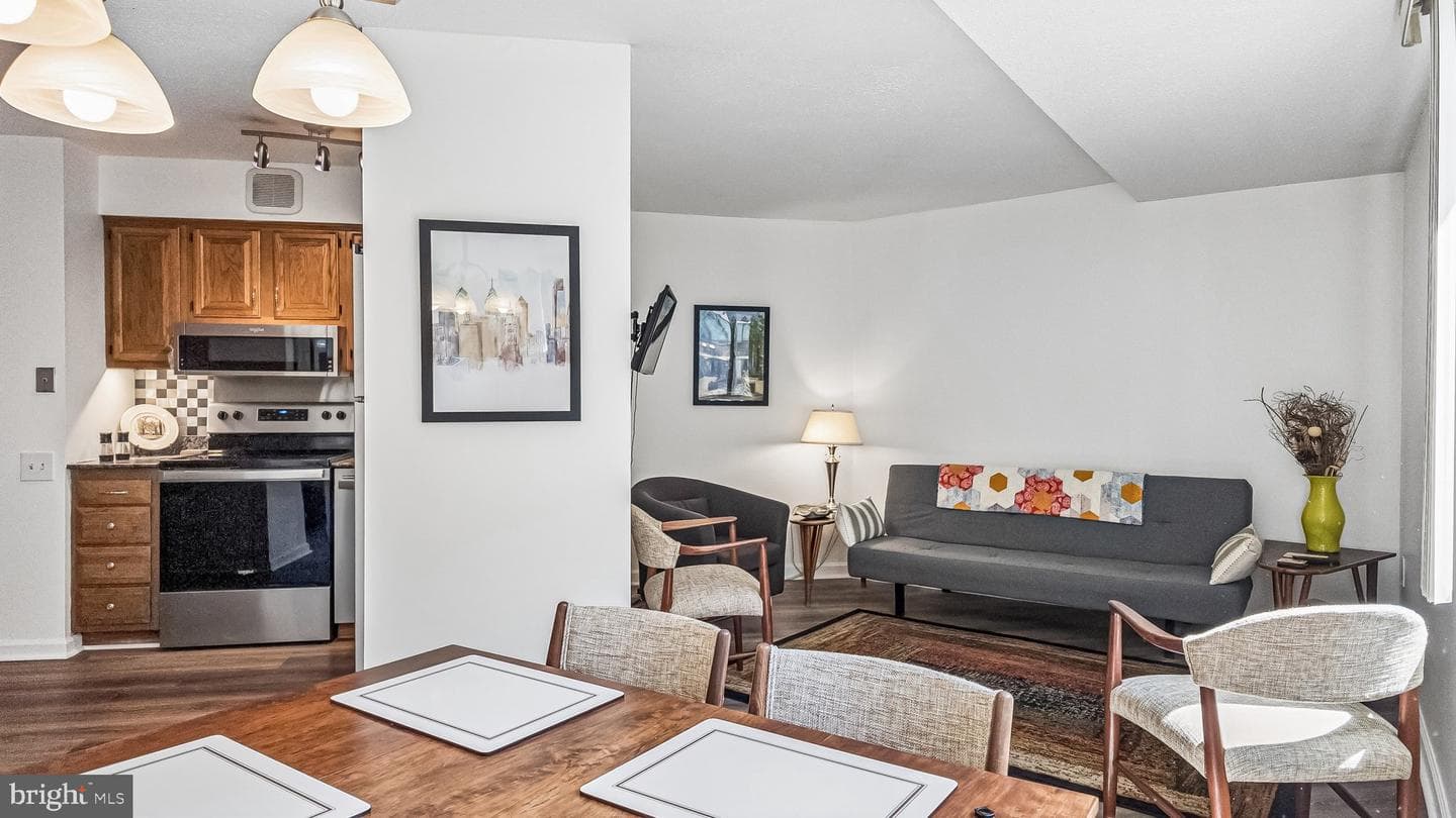 1420 Locust Street #7b photo 1