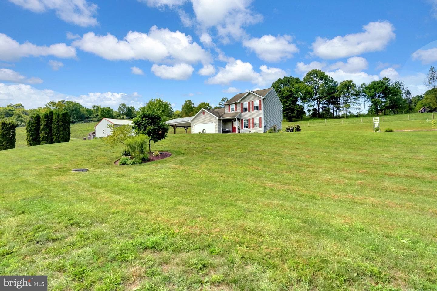 1304 Honeysuckle Hollow Rd photo 1