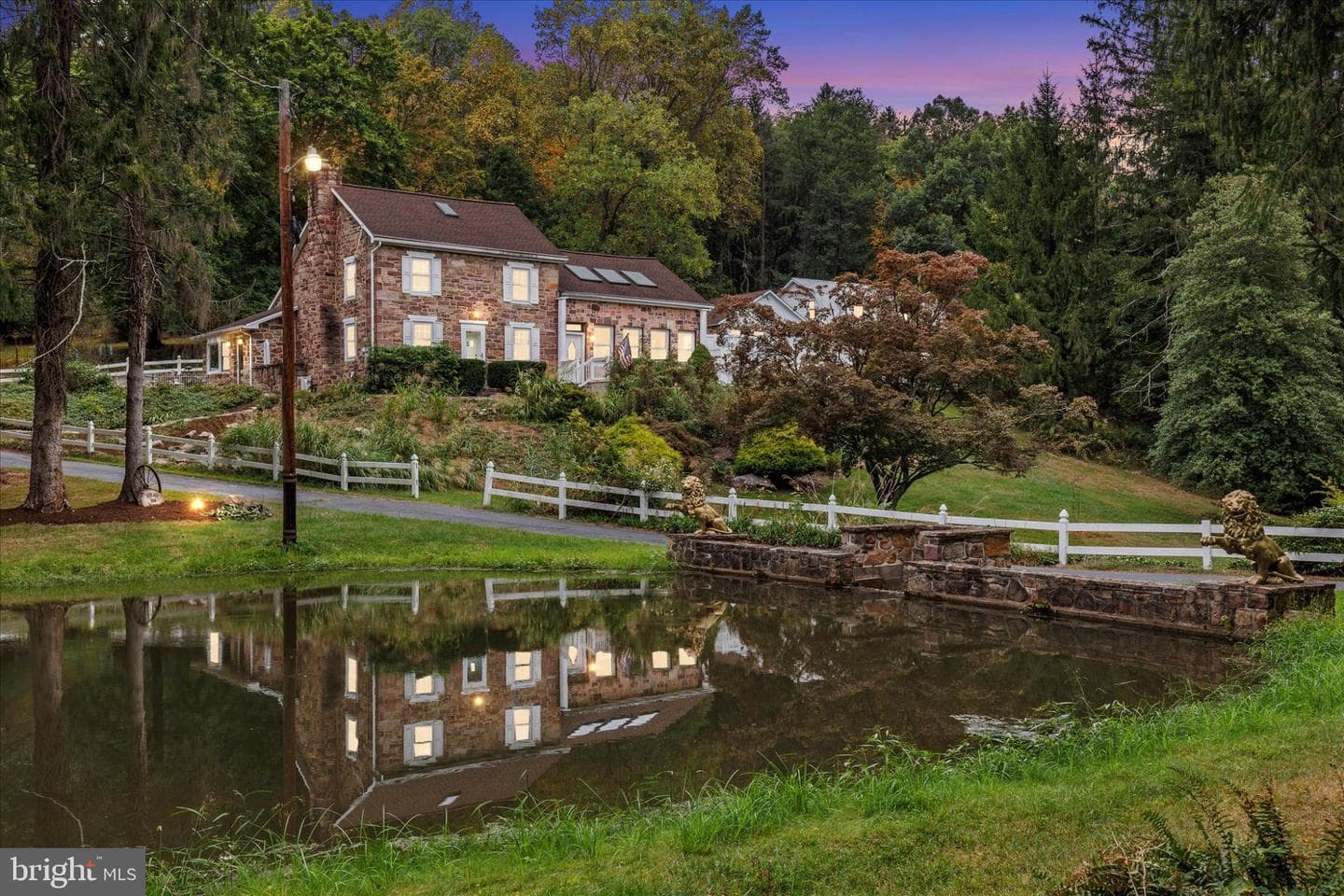 875 Valley Road photo 1