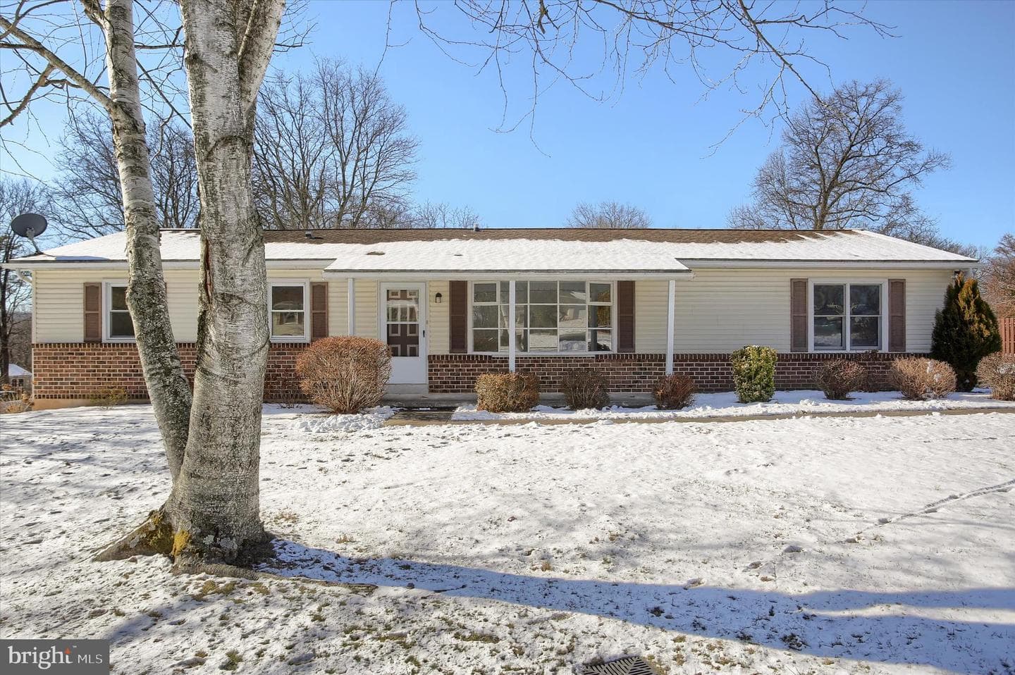 17 Pinetree Drive photo 1
