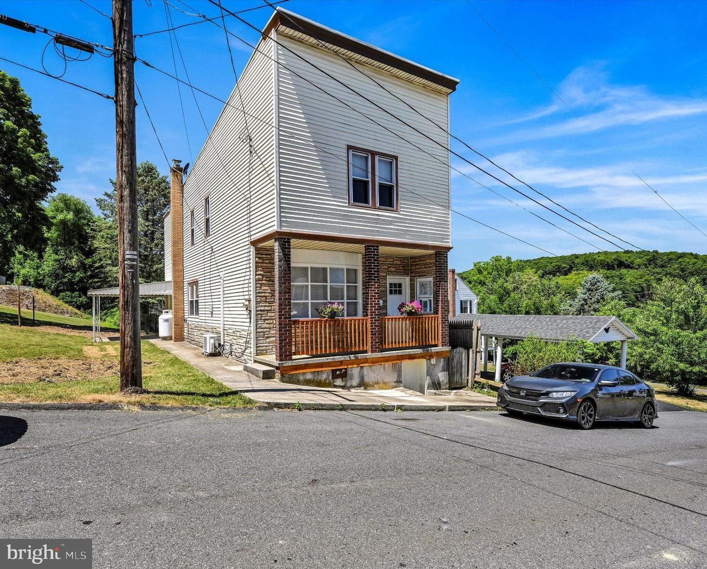 111 Fox Street photo 1