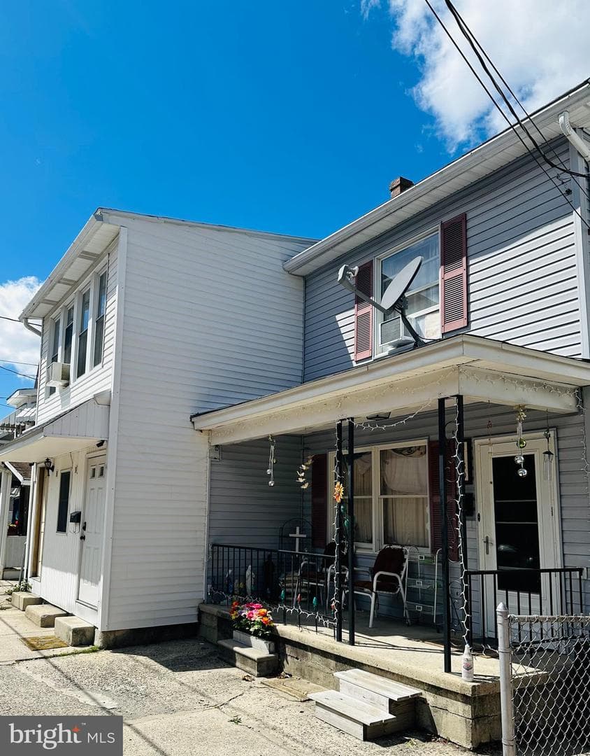 137 E High Street photo 1