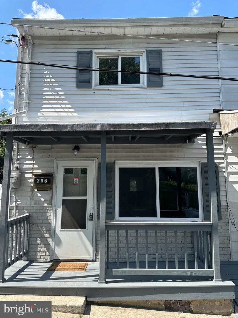 206 Middle Street photo 1