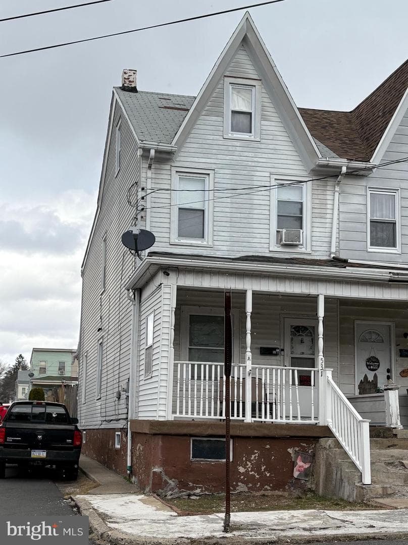531 W Chestnut Street photo 1
