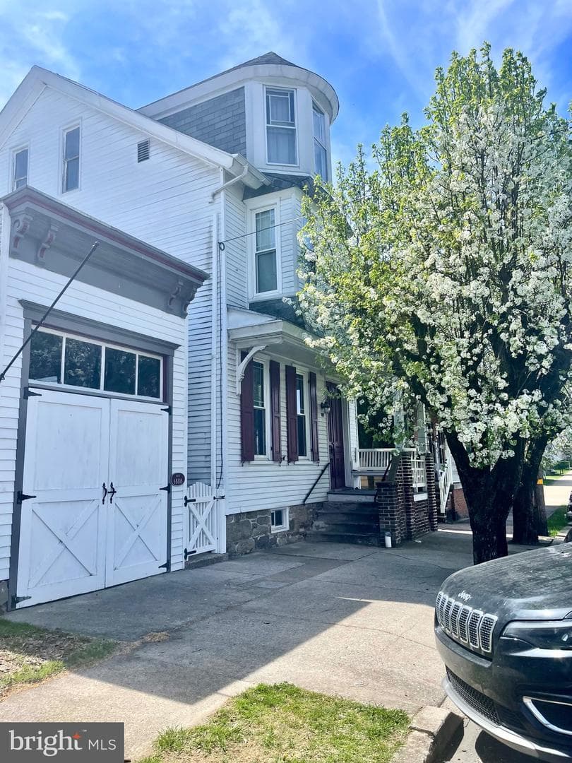 127 E Biddle Street photo 1
