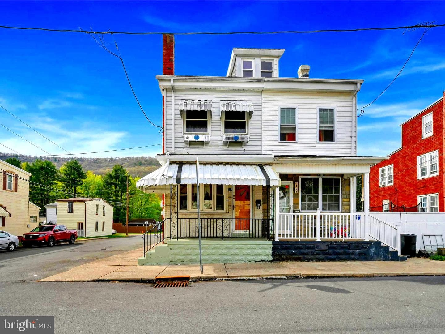 100 W Walnut Street photo 1