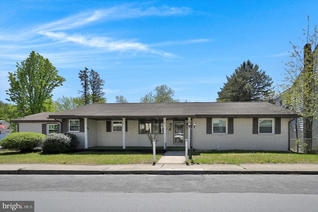 330 E Centre Street photo 1