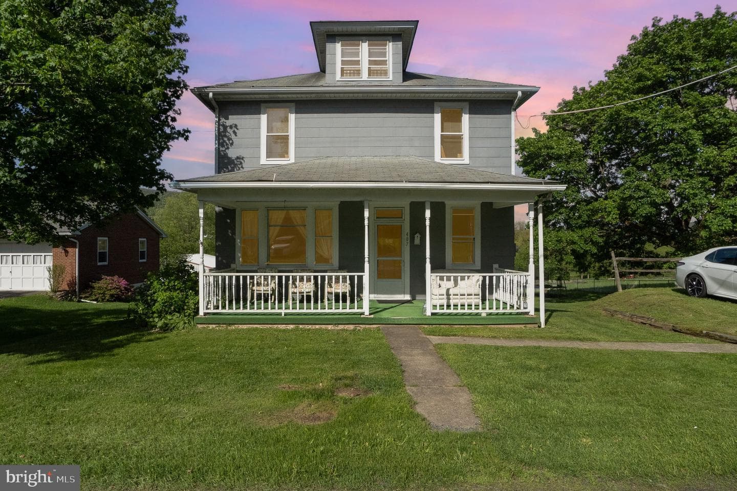 407 Greenwood photo 1