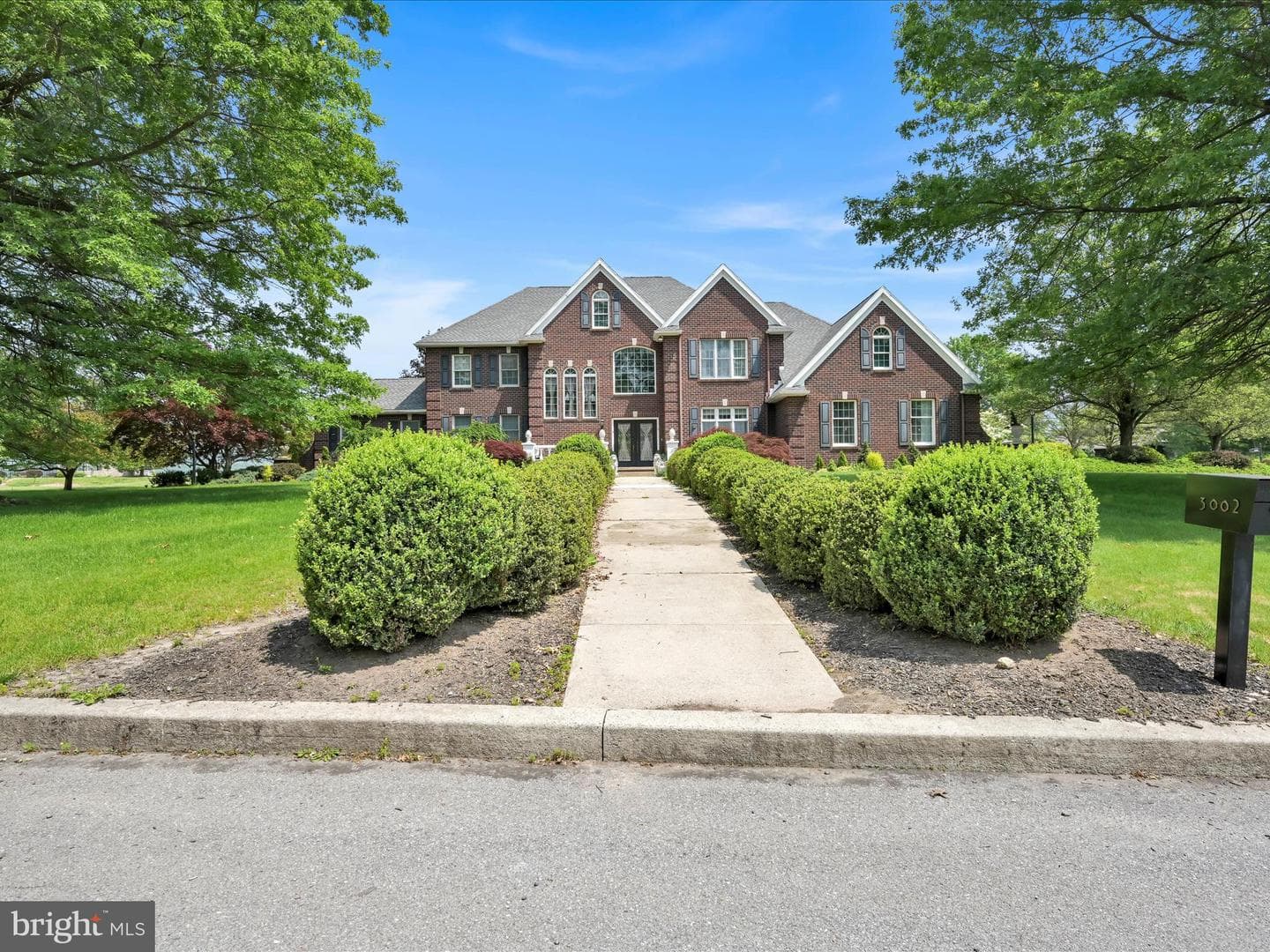 3002 Ridgeview Drive photo 1