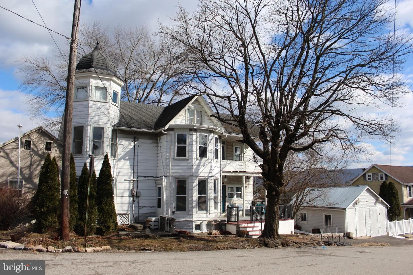 2 E Grand Avenue photo 1