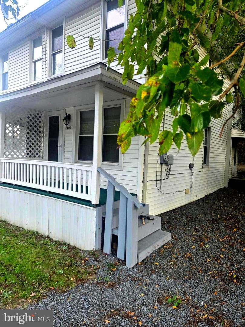 1407 E Norwegian Street photo 1
