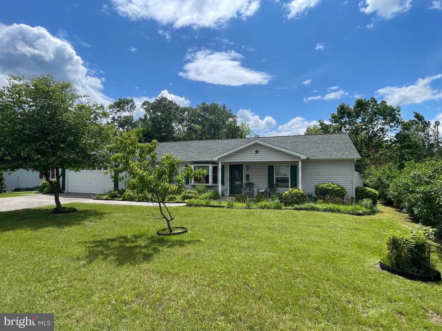 848 Trestle Court photo 1