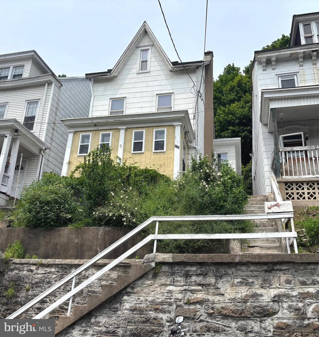 235 Chestnut Street photo 1