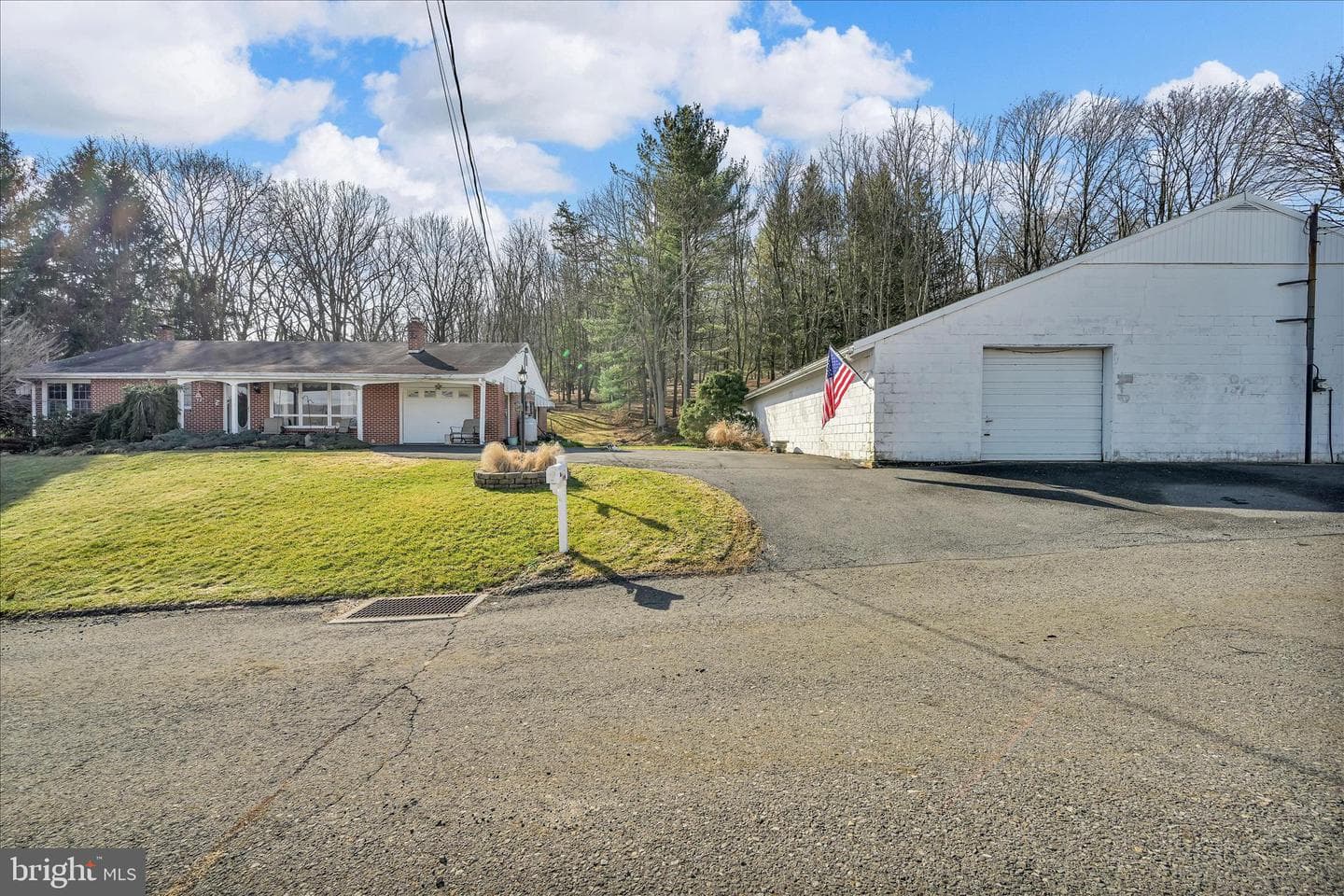 123 W Line Street