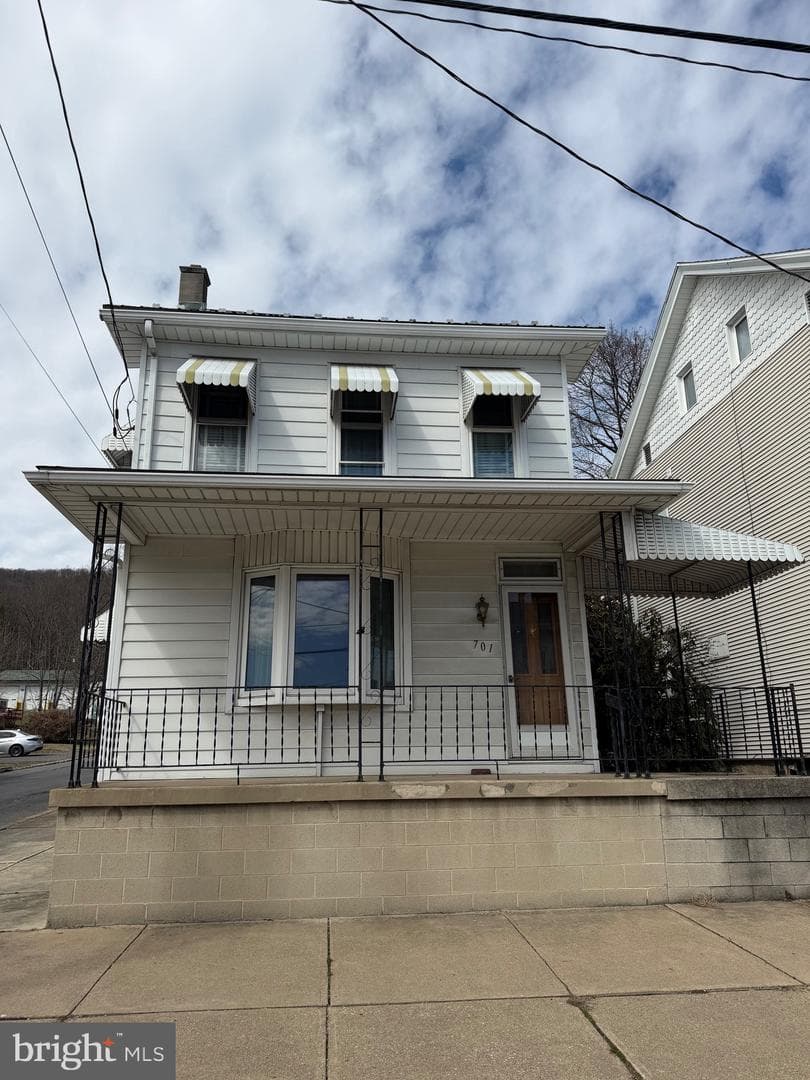 701 E Grand Avenue