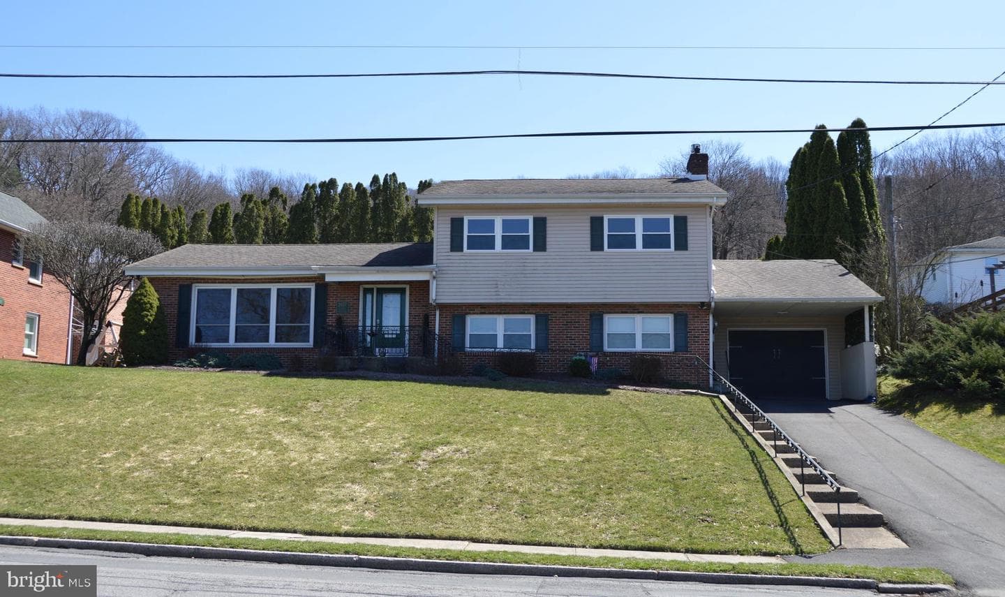 2057 Mahantongo Street photo 1