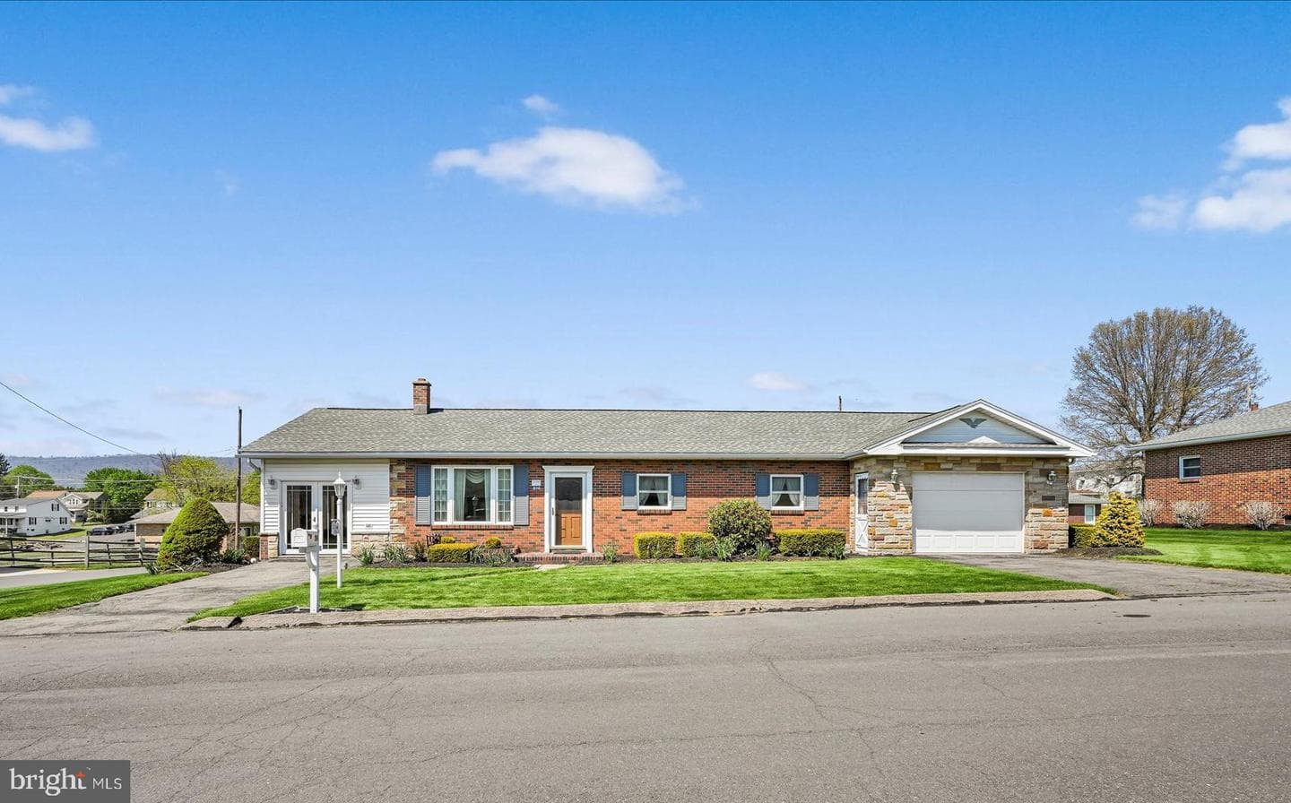 214 W Maple Street photo 1