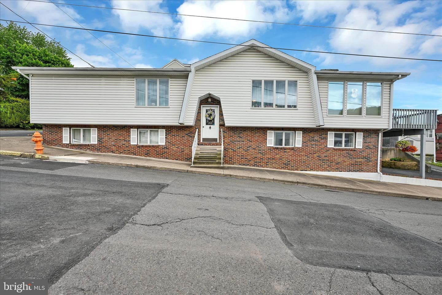 500 W Lloyd Street