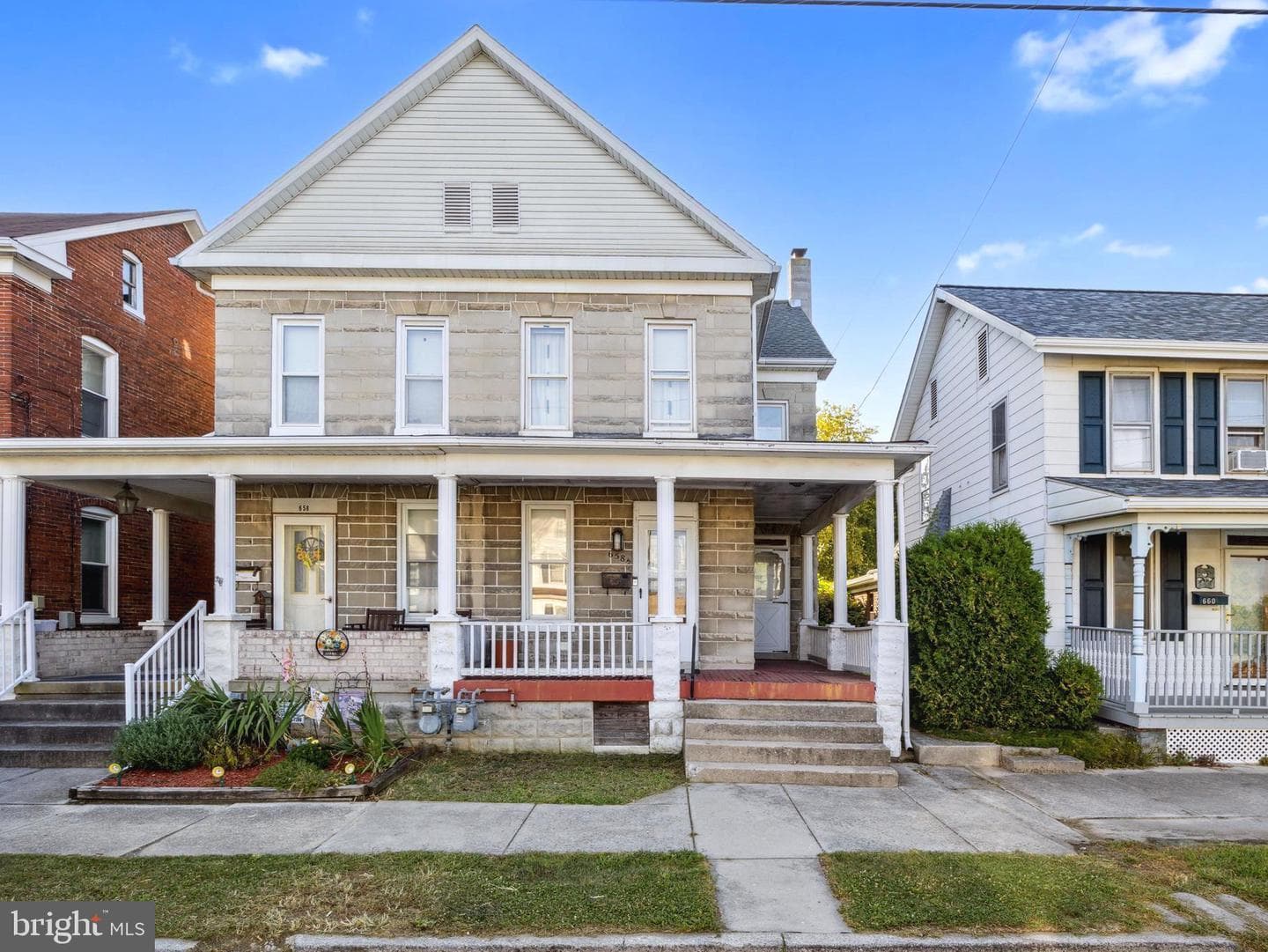 658 1/2 Broadway photo 1