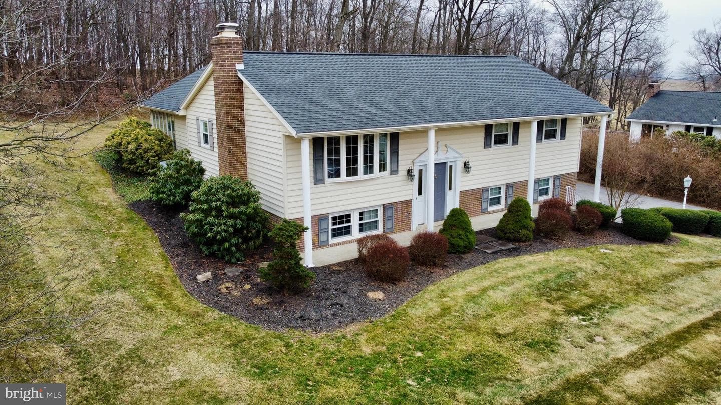 108 Thomas Avenue photo 1