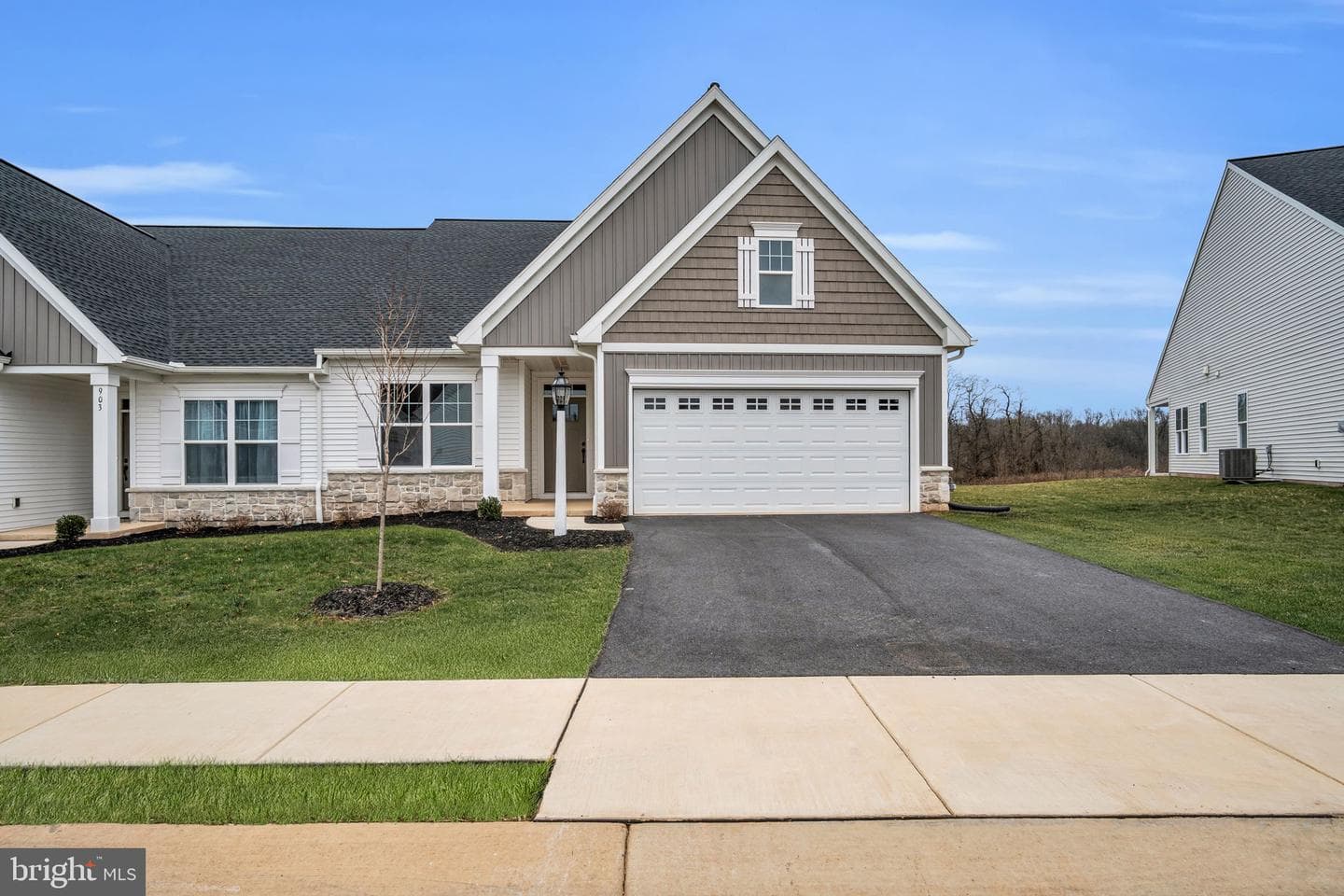 899 Shadowbrooke Drive photo 1