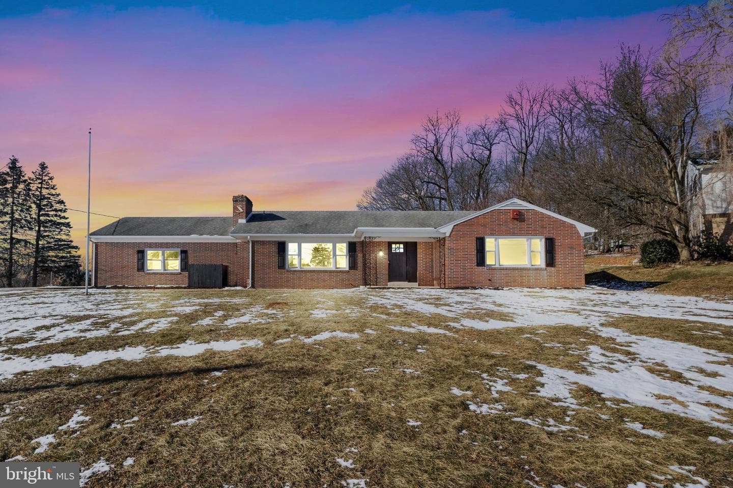 477 Summit Drive photo 1