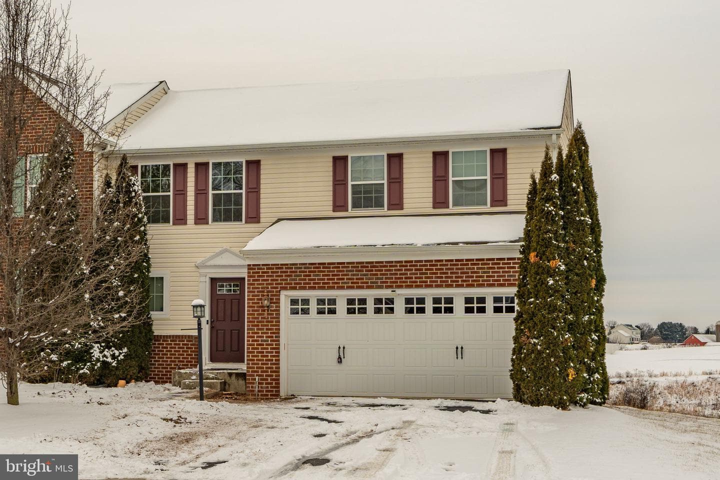 928 Cougar Pointe Circle photo 1
