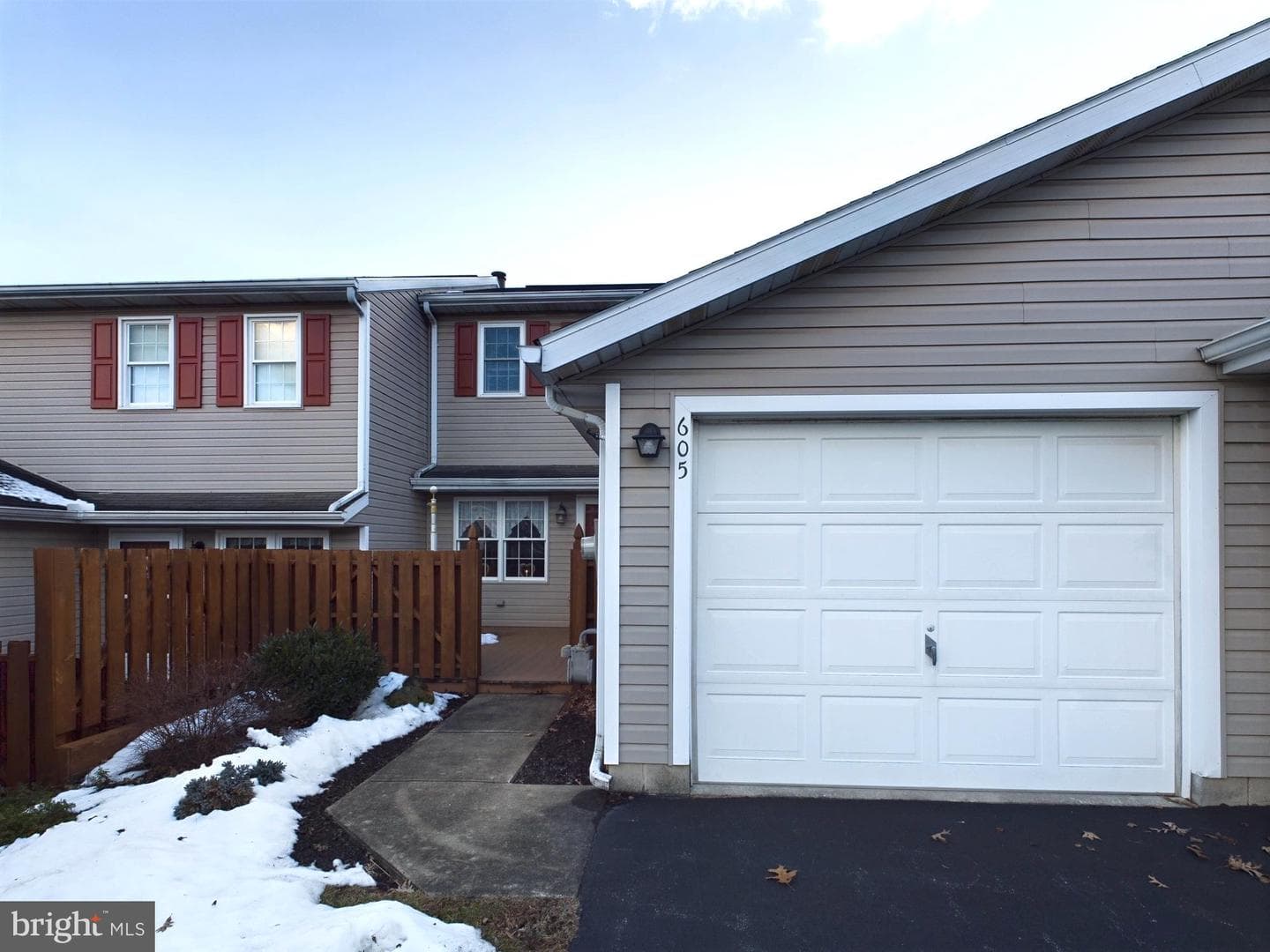 605 Bentwood Lane photo 1