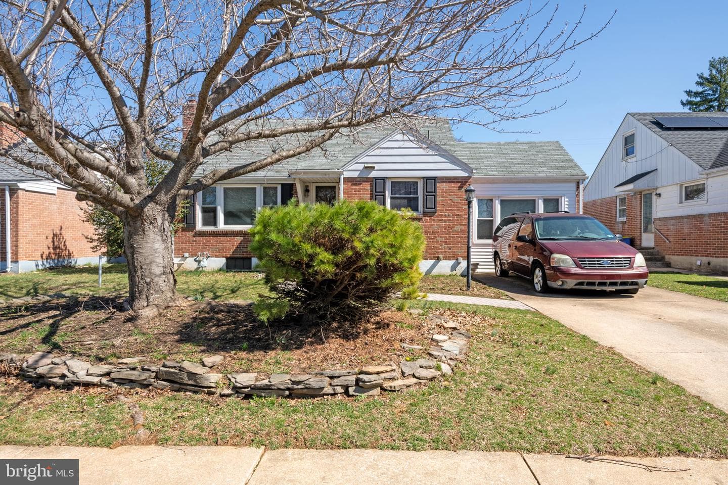 137 S Vernon Street photo 1