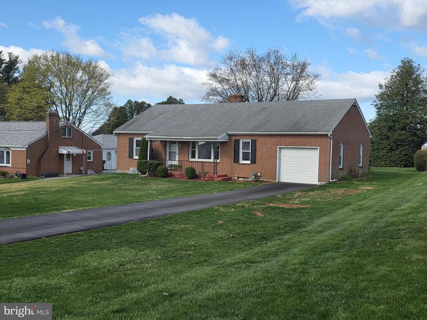 216 S Sunset Drive photo 1