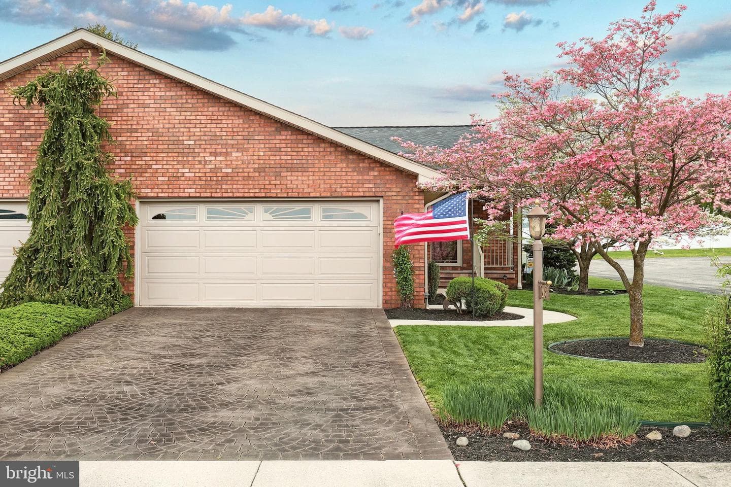 213 Kennedy Court photo 1